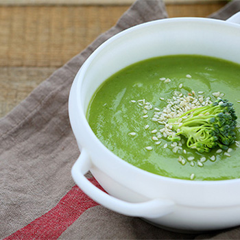 Broccoli, garlic potato soup - Russell Hobbs Recipes
